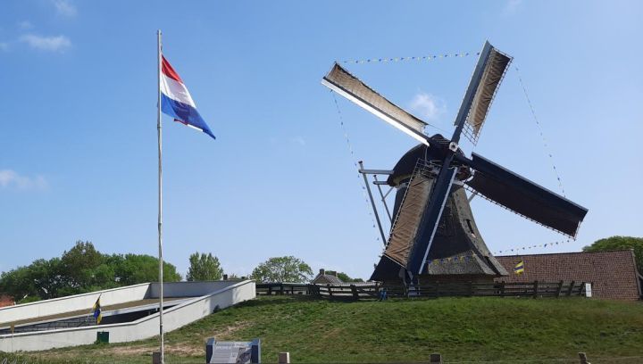 Koren-en Oliemolen De Phenix - VVV Ameland