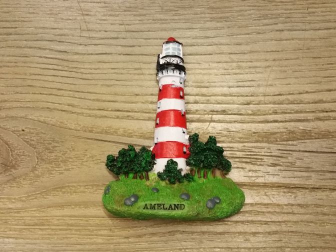 Magneet vuurtoren in het bos - webshop VVV Ameland