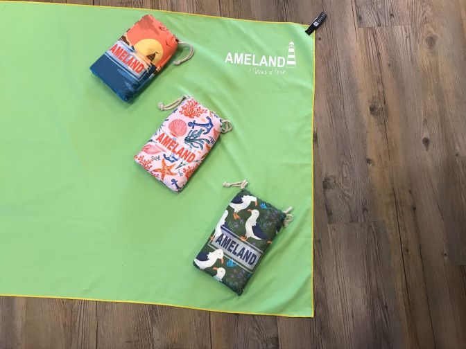 Sneldrogende handdoek - effen groen - webshop VVV Ameland