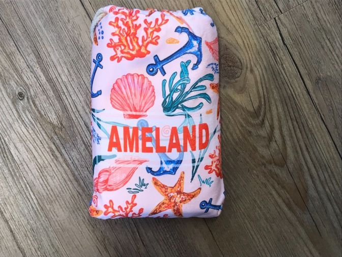 Sneldrogende oranje handdoek - strand - webshop VVV Ameland