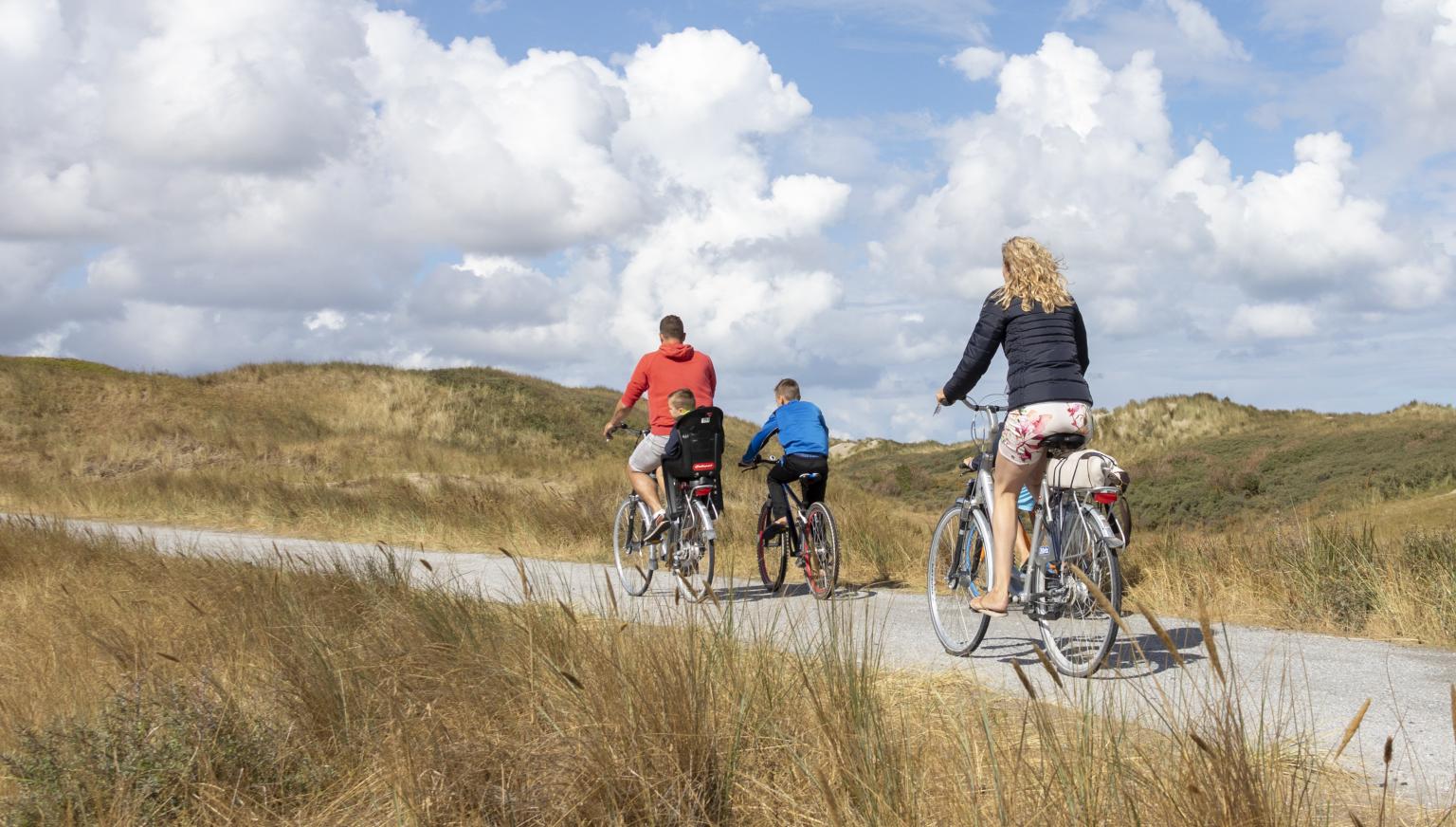 Fietstocht langs herinneringen uit de Tweede Wereldoorlog - VVV Ameland
