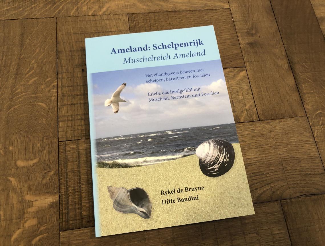 € 9,95 korting op het boek 'Ameland Schelpenrijk - VVV Ameland 